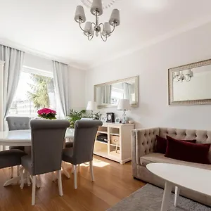 Elegant Near Old Town - Free Parking Apartament